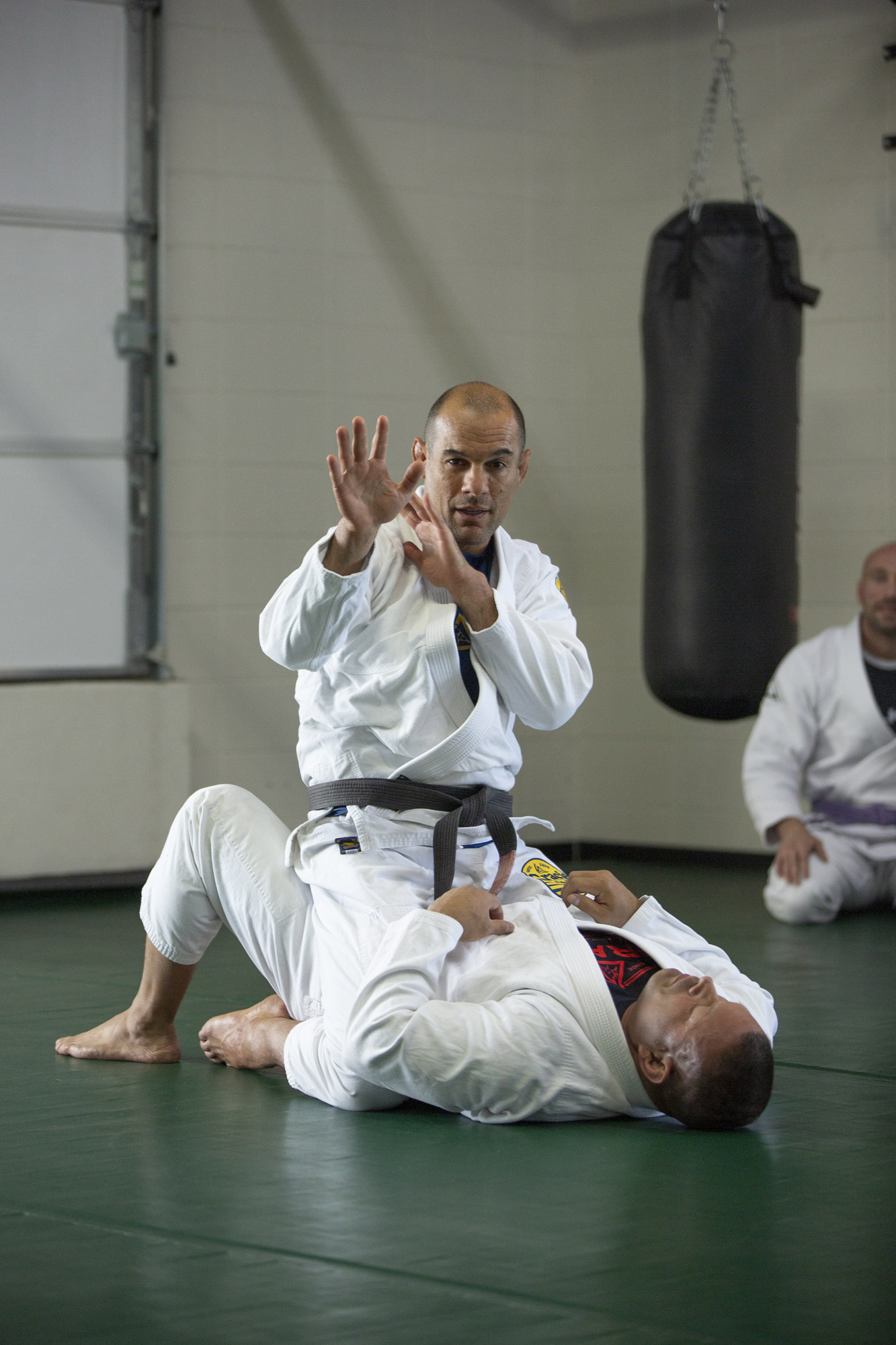 Ryron Gracie demonstrating how to setup a collar choke from mount